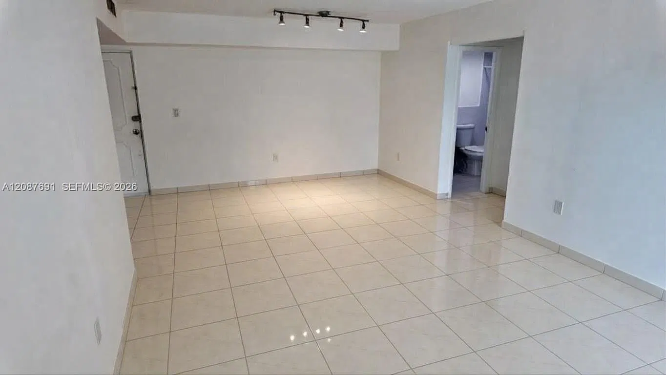 Avila Condo — Photo 2
