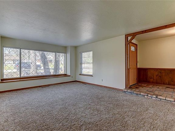 4th image of 1500 N Fordson Dr