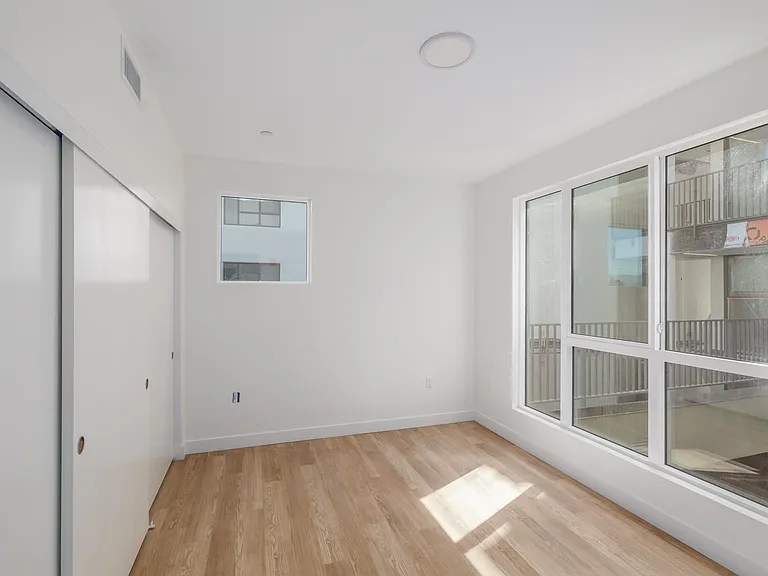 Woodlake Apartments — Photo 7