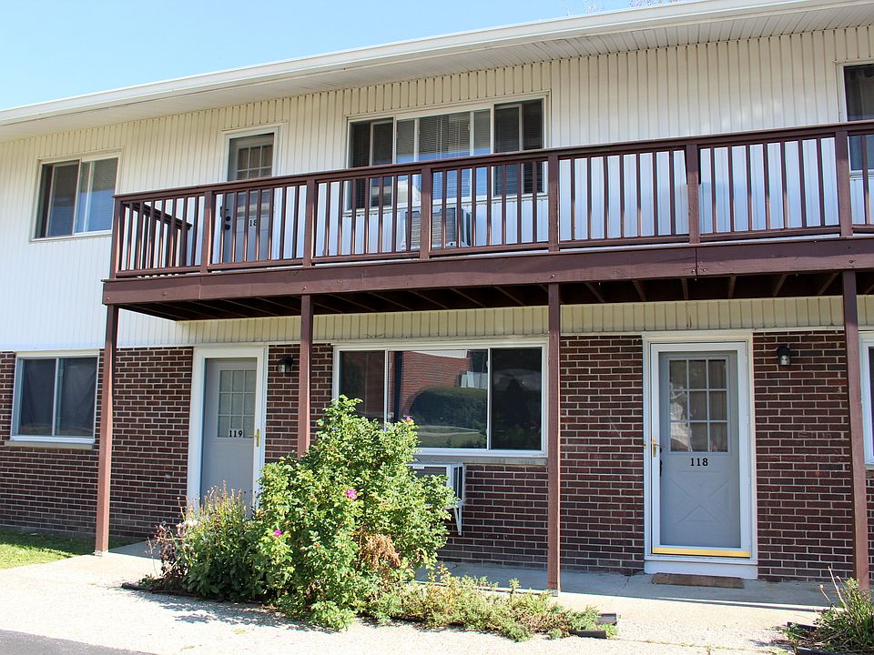 Private Entry & Large Deck