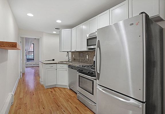 2nd image of 384 15th St APT 1R