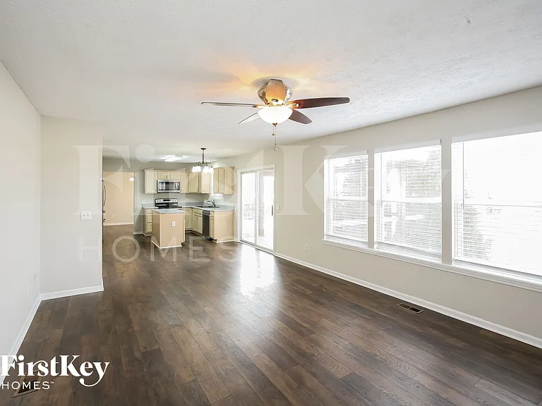902 Hearthside Ct — Photo 4