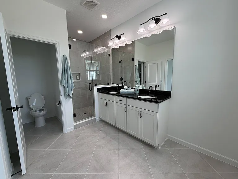 4402 Longwood — Photo 25
