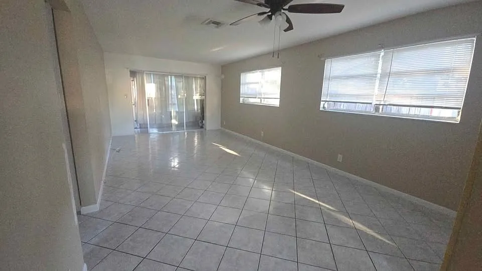 4061 NW 9th Ave — Photo 2