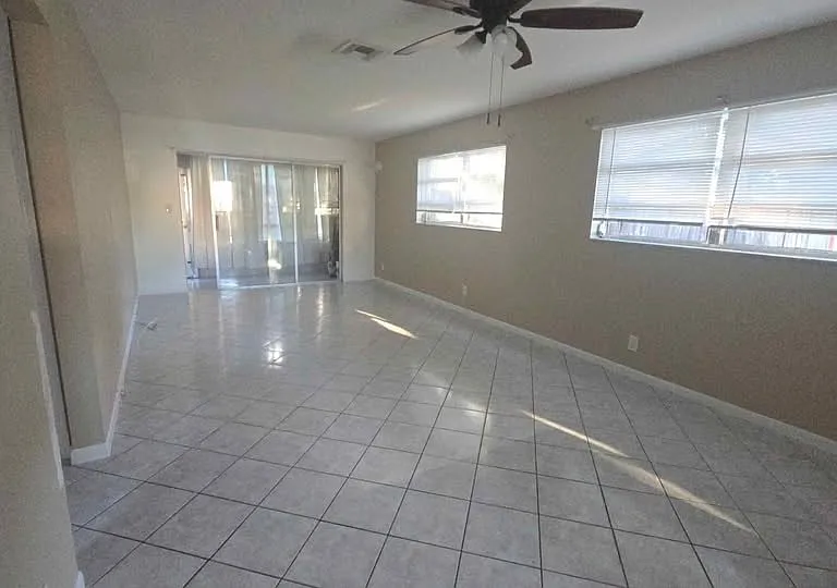 4061 NW 9th Ave #106 — Photo 2