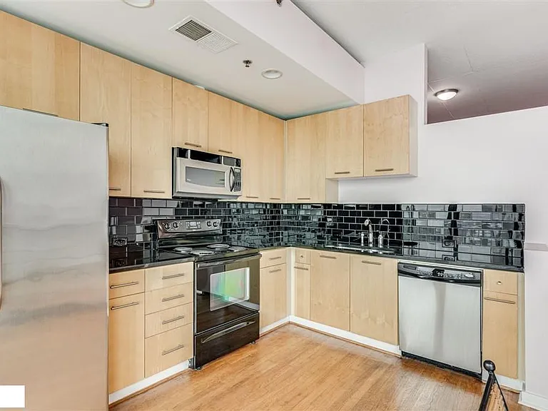 3324 Peachtree Rd NE #2515 — Photo 9