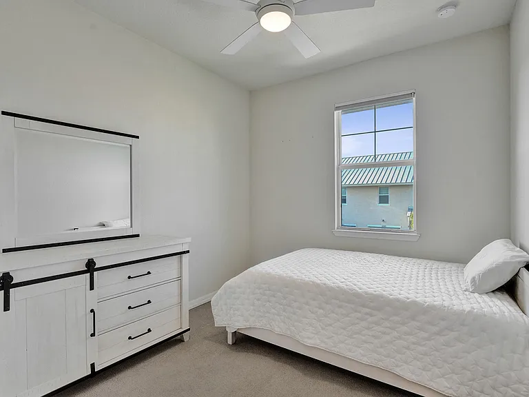 1300 Eucalyptus Dr #3 — Photo 17