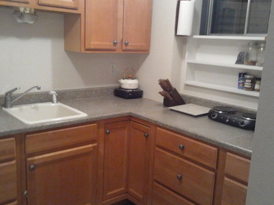 2nd image of 4740 Ludlow St