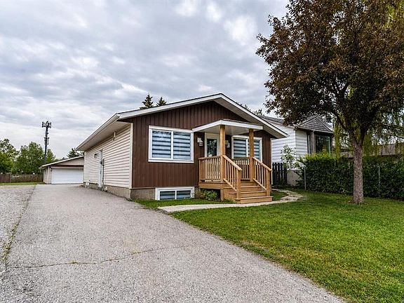 2nd image of 48 W Doverglen Cres SE