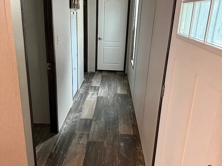 114 Linda Ln — Photo 2