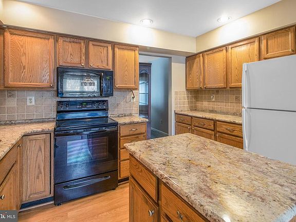 3rd image of 5104 Shannon Ct