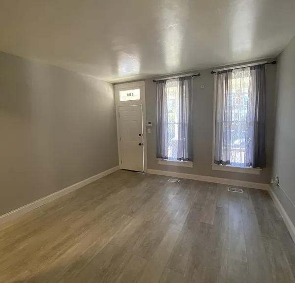 424 Ilchester Ave — Photo 3