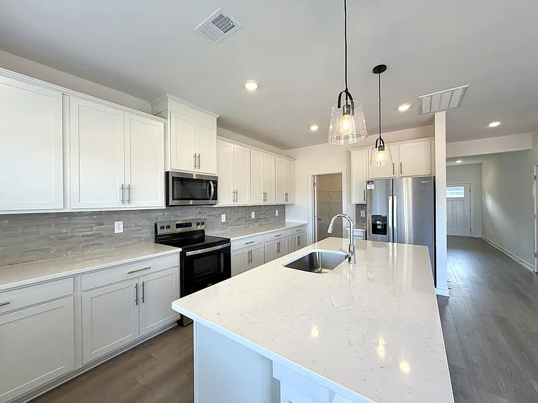 2372 Woodmeadow Dr — Photo 8