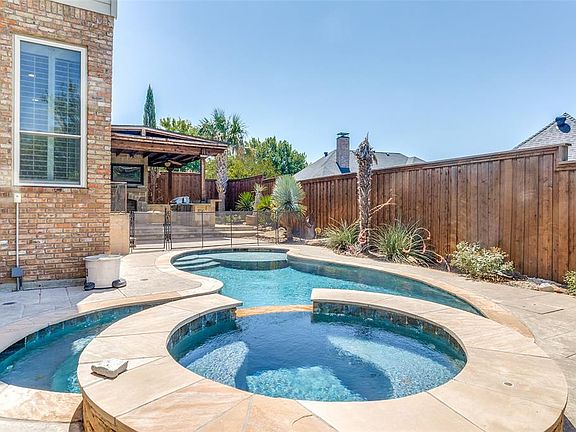 2nd image of 300 Bridlewood Ct