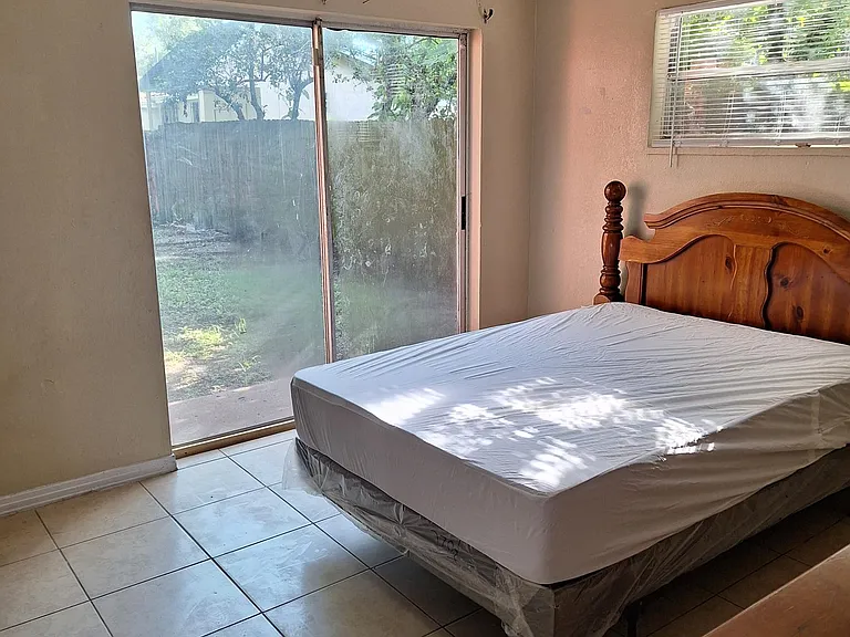 1708 E Idell St — Photo 9