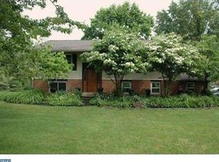 1043 Stuart Dr, Pottstown, PA 19464
