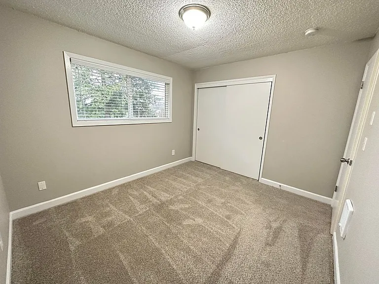 12702 E Burnside St #3 — Photo 13