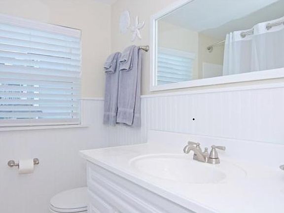 Upstairs bath with shower