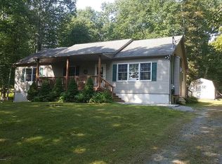 105 Falling Brook Way, Hawley, PA 18417