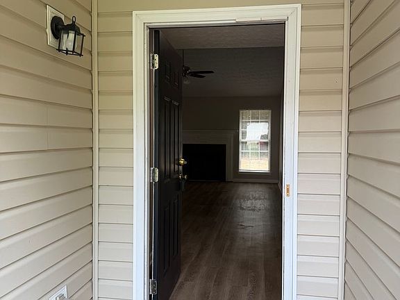 3rd image of 60 Mandy Ln