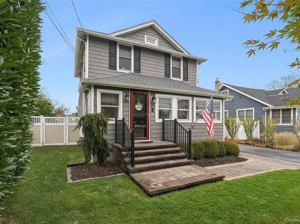 31 Roosevelt Avenue, Sayville, NY 11782