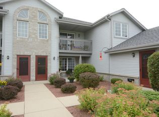 921 Quinlan Dr, Pewaukee, WI 53072