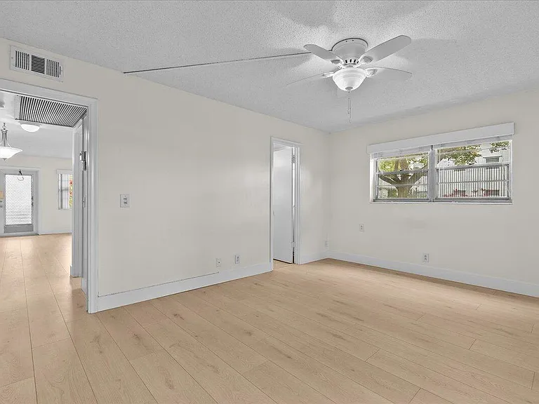 142 Kent St #I — Photo 13