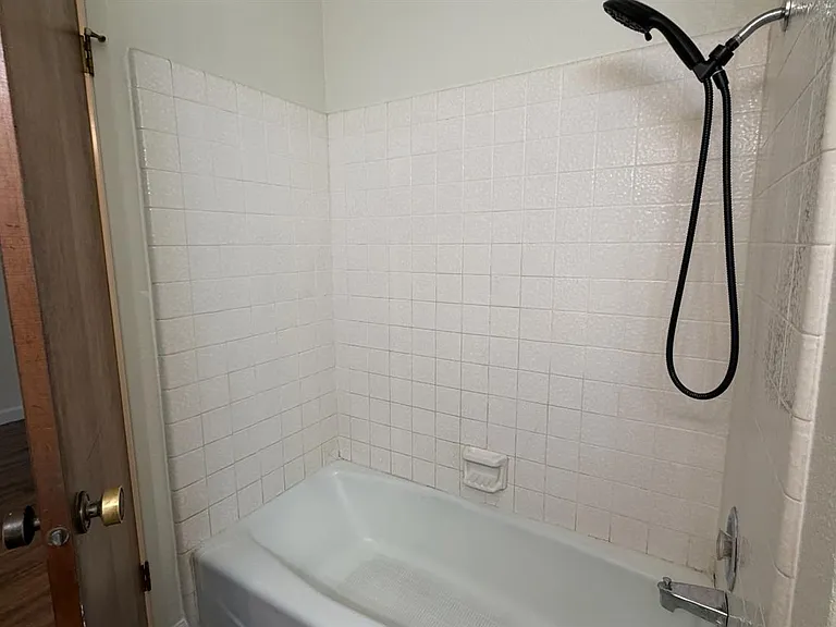 5771 N Valentine Ave #101 — Photo 19