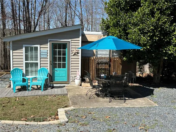 112 Walnut Cir, New London, NC 28127