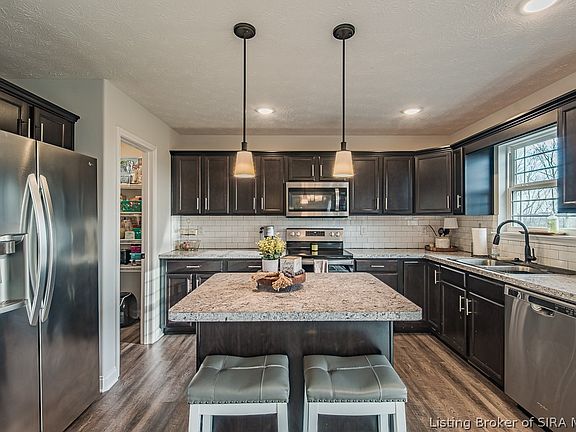 5th image of 9011 Woodford Drive