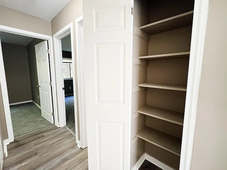 Twin Gables Apartments — Photo 36