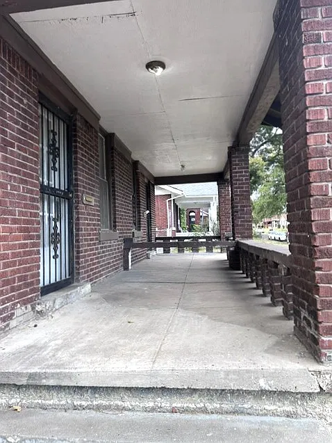 2 bed, 1200 sqft, $975 — Photo 2