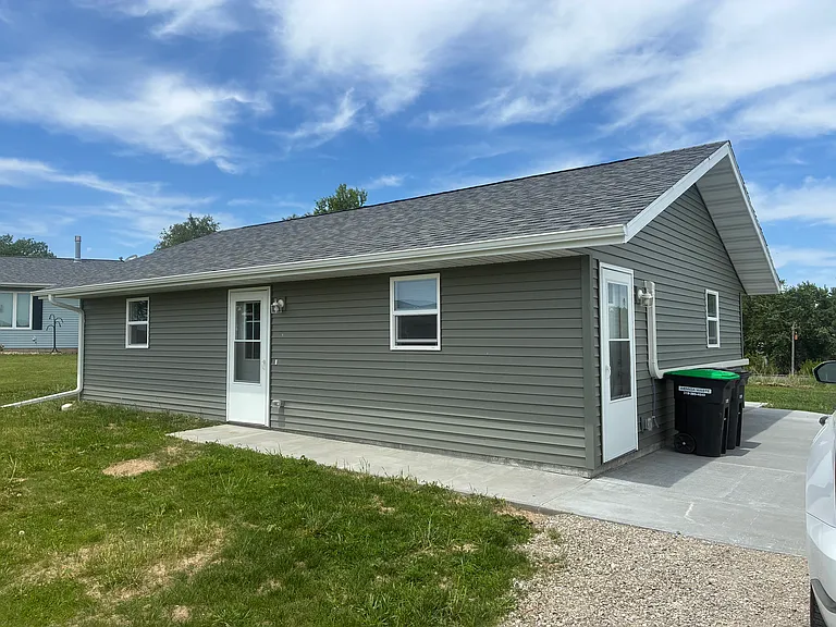 788 Tam St — Photo 2