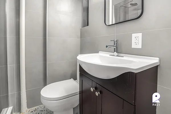 Rented by REZI | media 19