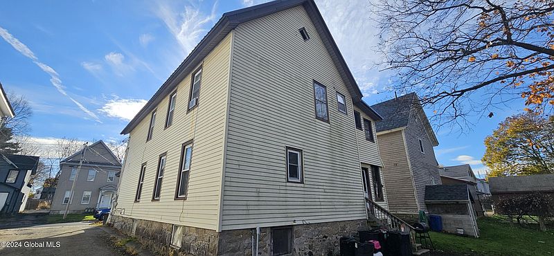4th image of 107 Prospect Street