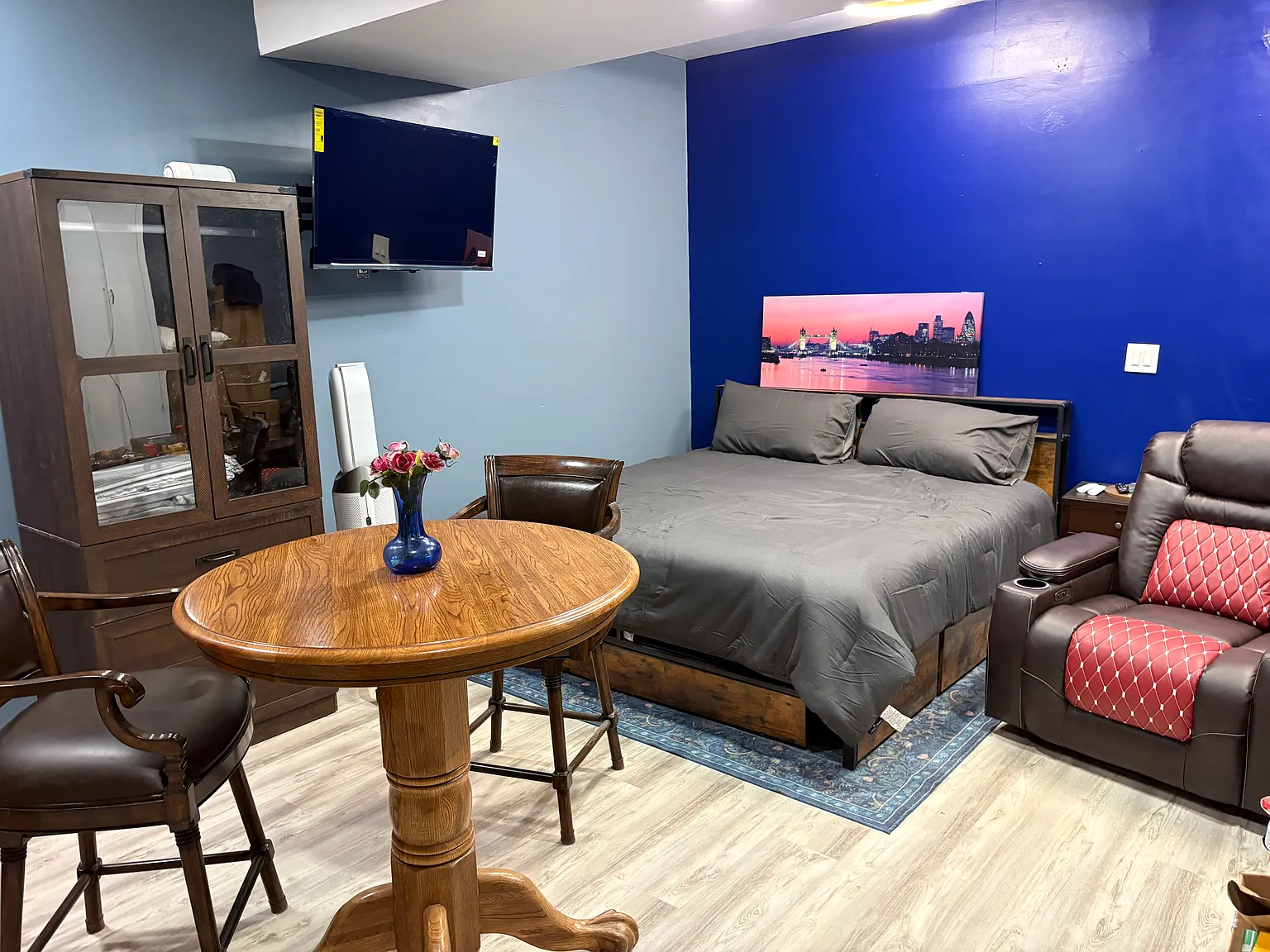 Studio, 300 sqft, $1,525 — Photo 3