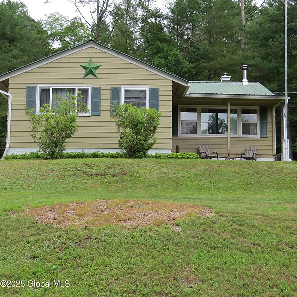 2nd image of 118 Hemlock Terrace