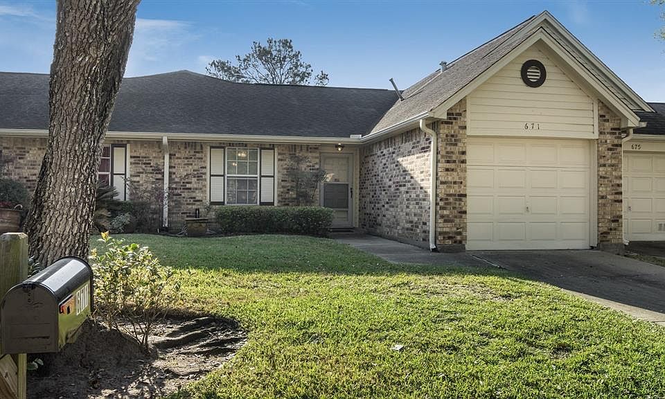 1st image of 671 E Country Grove Cir