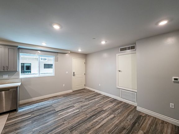 4th image of 5258 Denny Ave #1