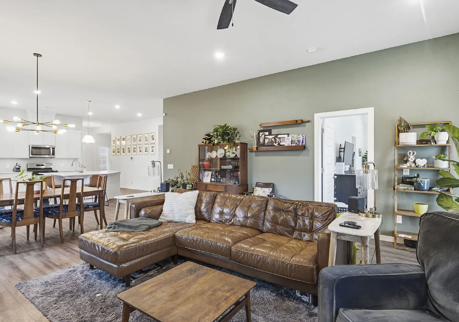 4 bed, 2.0 bath, 2031 sqft, $2,395 — Photo 3