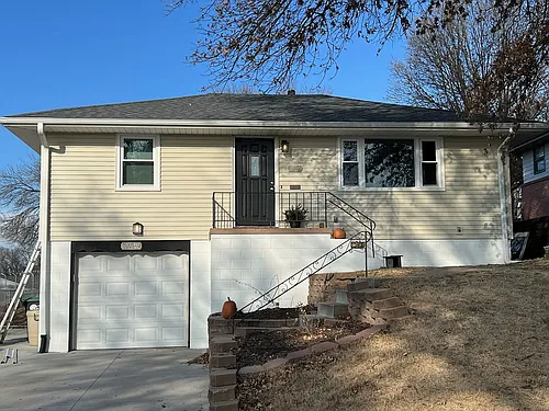 6226 Oak St Photo 1