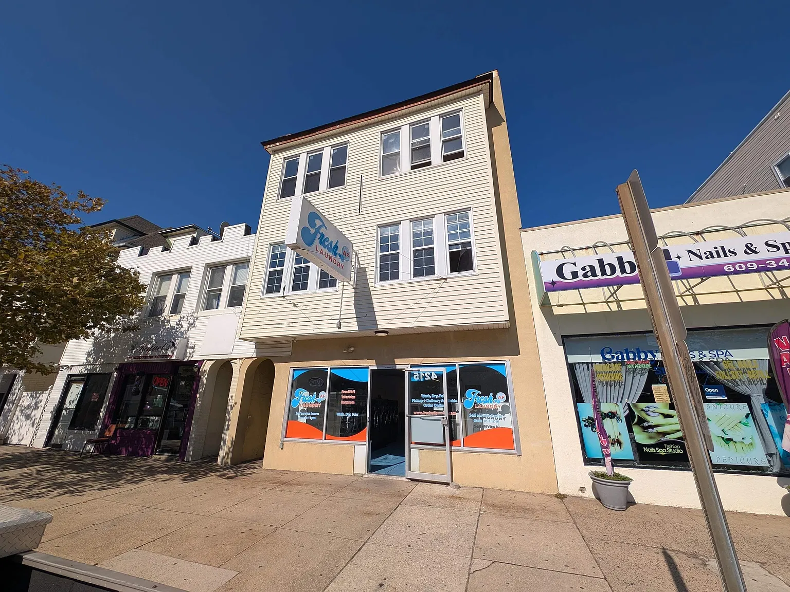 2 bed, 1.0 bath, $1,800 — Photo 2