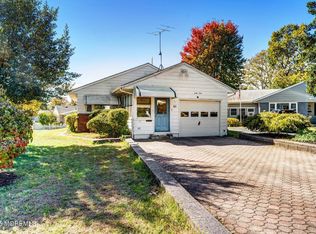 49 Green Dr, Toms River, NJ