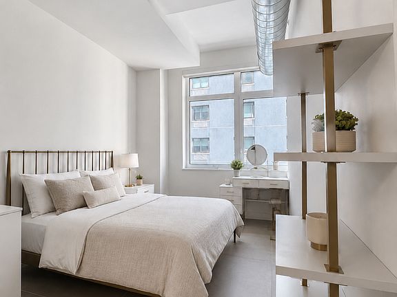 4th image of 339 W 38th St #14A