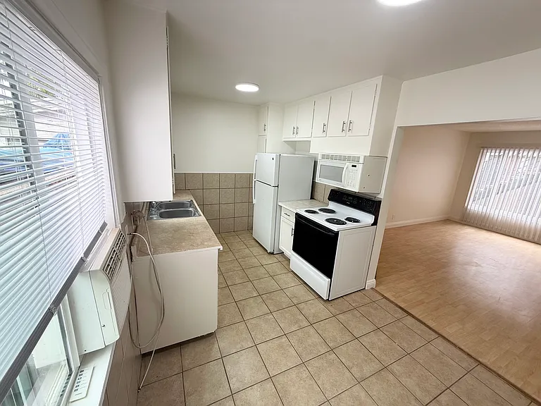 3700 E 4th St #1 — Photo 11