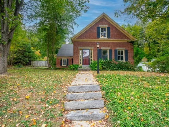 19 Chapel St, Ashburnham, MA 01430