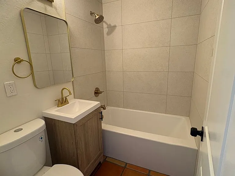1867 E University Dr — Photo 32
