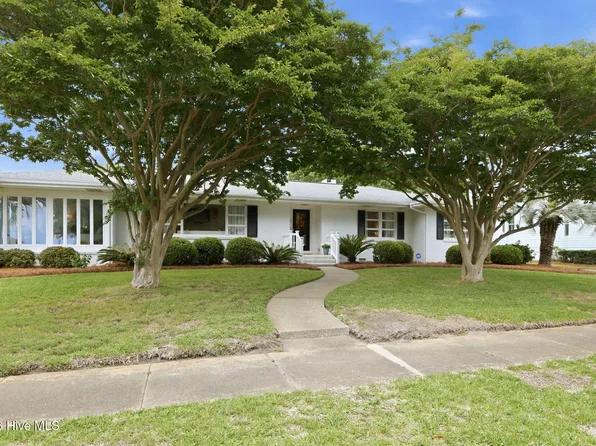 2112 Evans Street, Morehead City, NC 28557