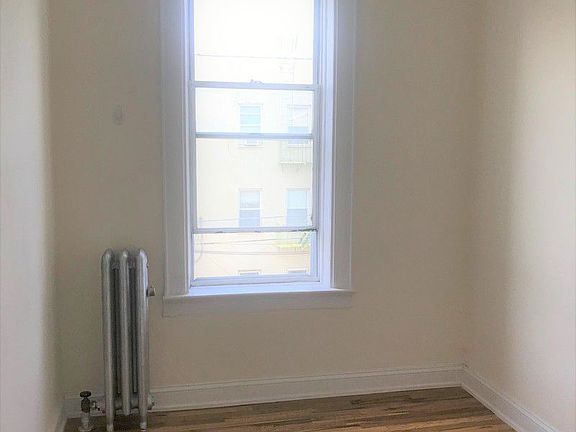 3rd image of 3240 44th St APT 3R