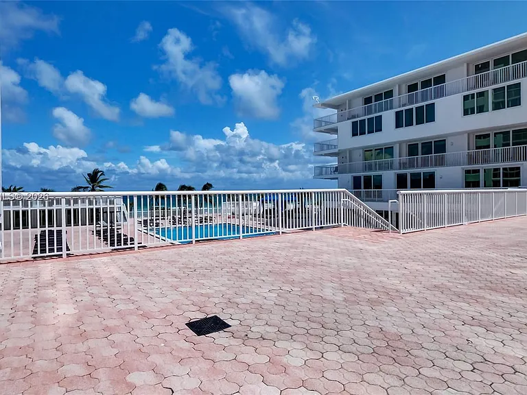 5401 Collins Ave #928 — Photo 65